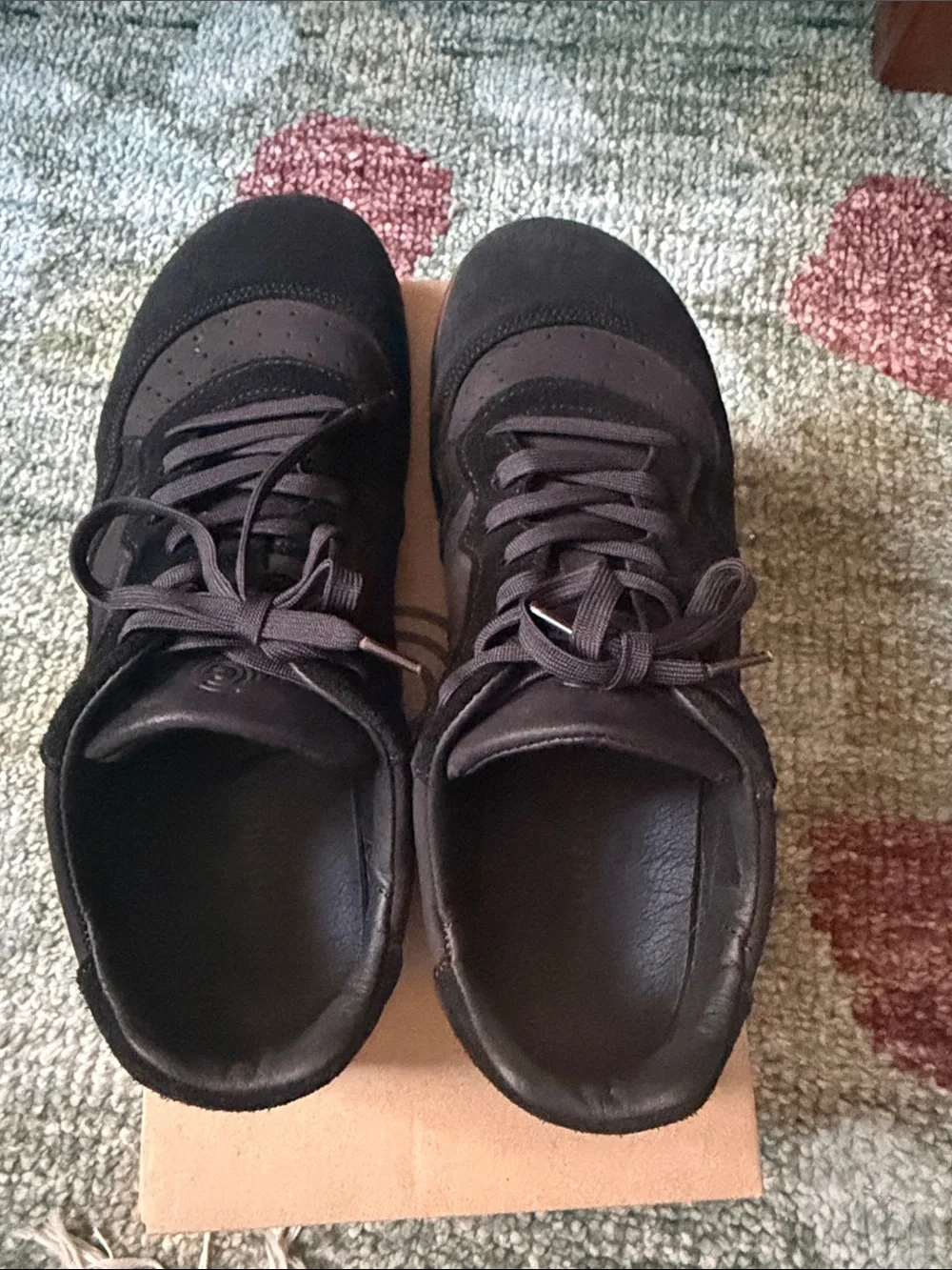 Women’s Groundies Nova size 40